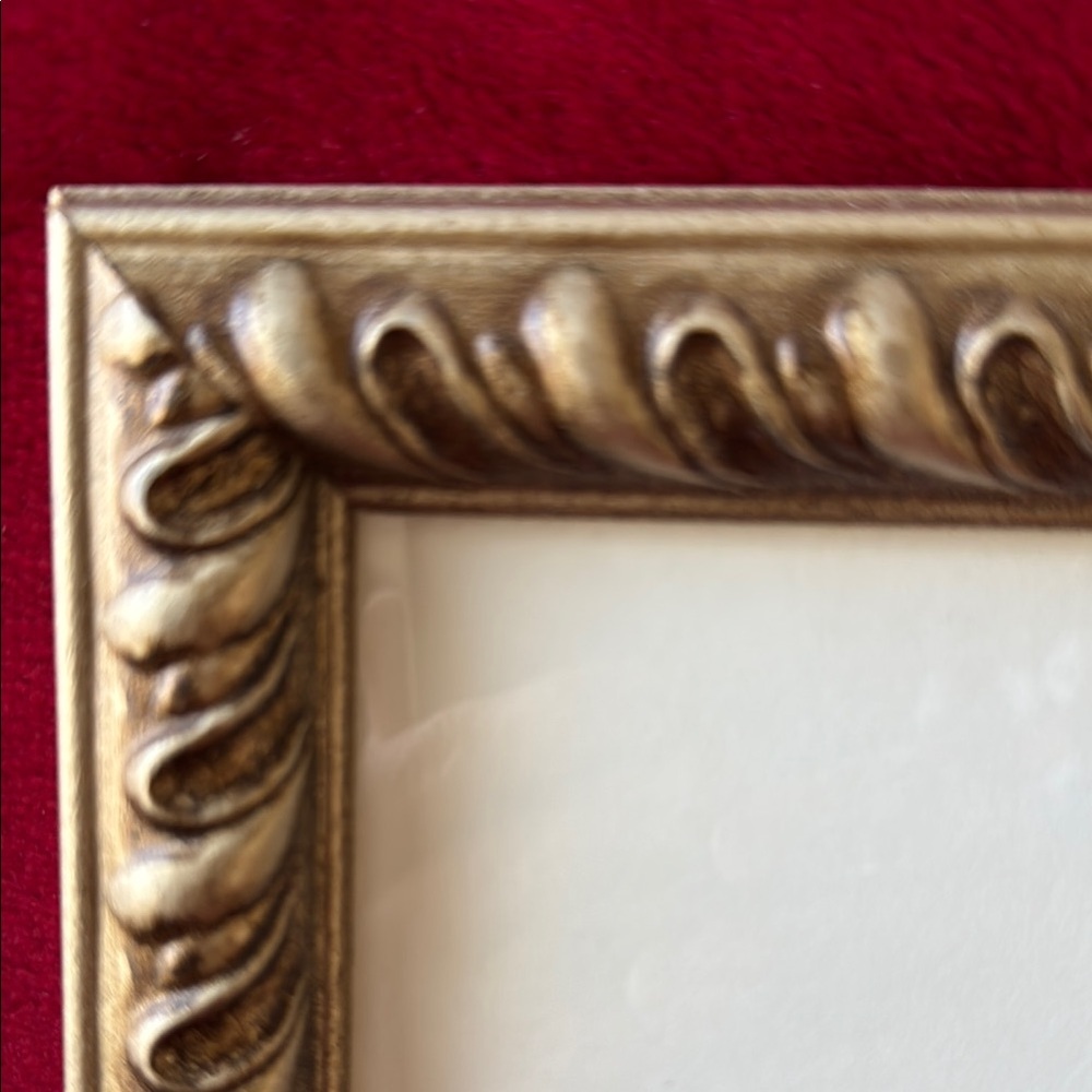 Gold and Pink Ornate Picture Frame with Quatrefoil Design - Picture 4 of 5